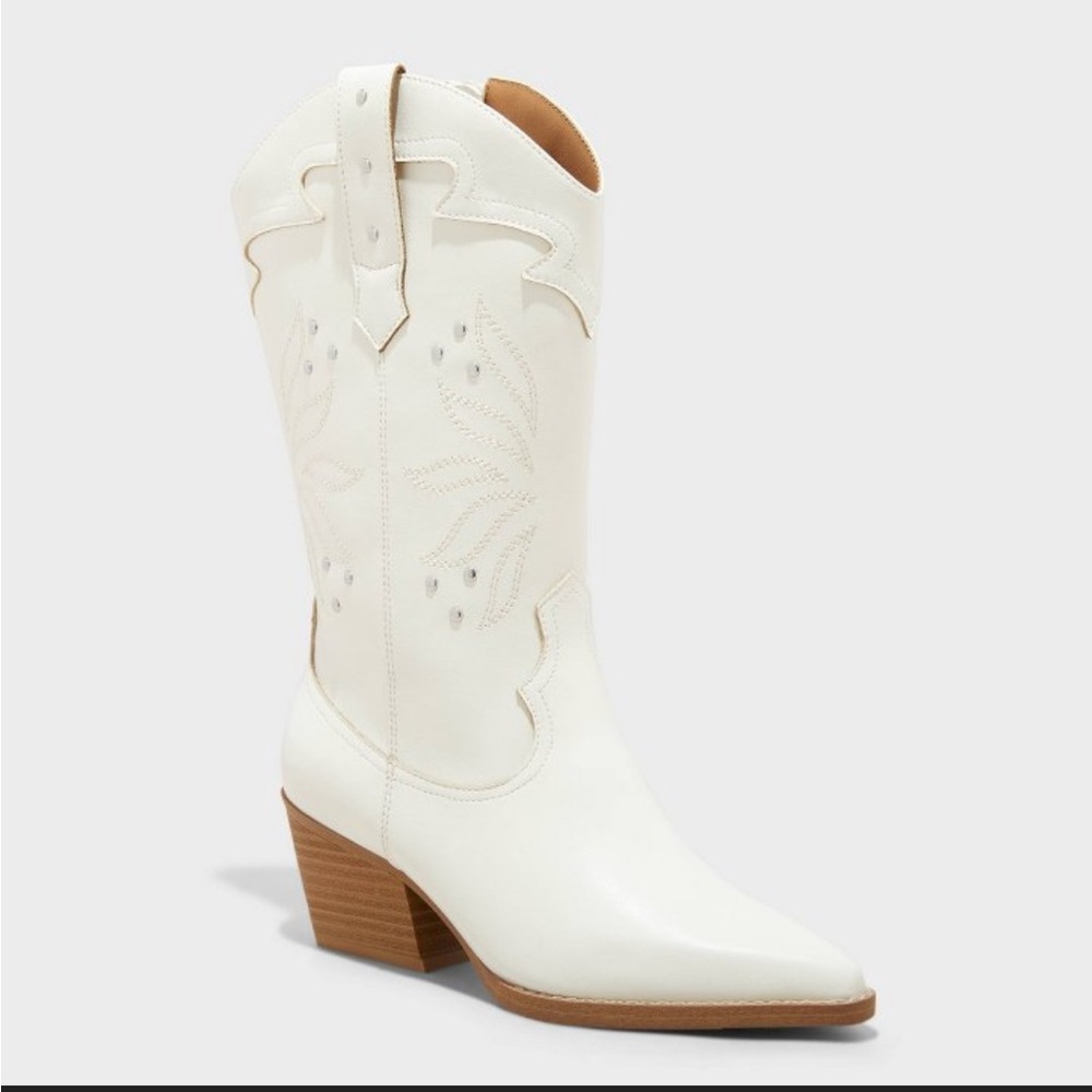 💕 NWT Universal Thread Off-White Western Boots with Stacked Heel